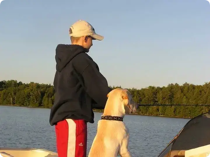 Traditional guiding service on a boat